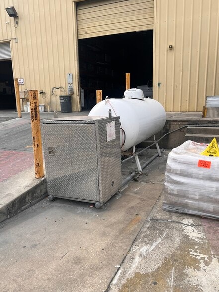 More Photos Of 1075 N Ronald Reagan Blvd, Longwood Warehouse For Lease