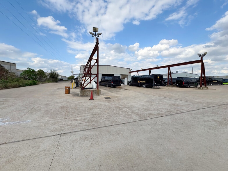 More Photos Of 11435 Brittmoore Park Dr, Houston Warehouse For Lease