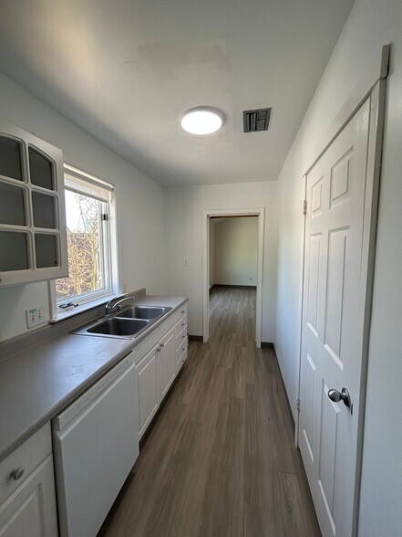 More Photos Of 4916 Kelvin Dr, Houston Coworking Space