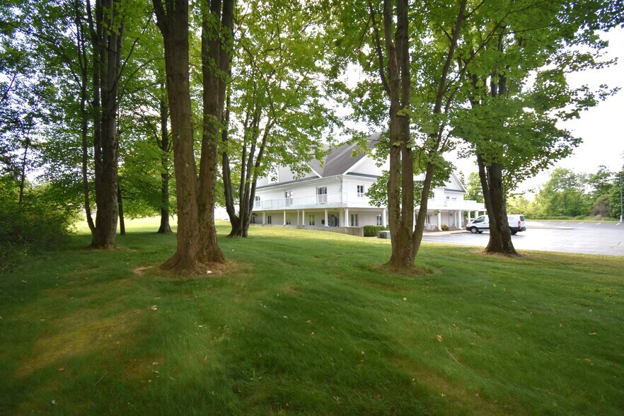 More Photos Of 972 Youngstown Kingsville Rd, Vienna Office For Sale