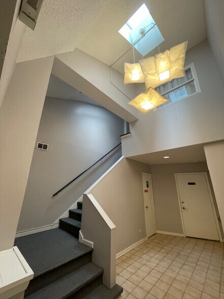 More Photos Of 806 W Armitage Ave, Chicago Loft Creative Space For Lease