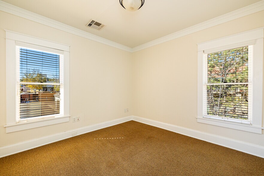 More Photos Of 717 W Riordan Rd, Flagstaff Storefront Retail Office For Sale