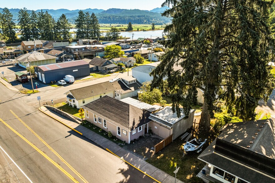 More Photos Of 12955 Highway 101 N, Nehalem General Retail For Sale