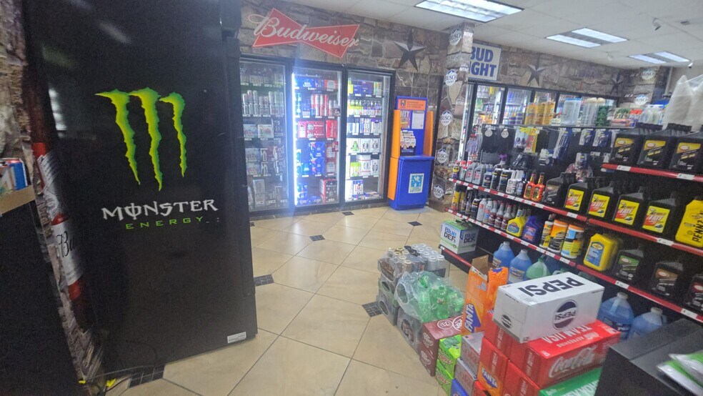 More Photos Of 1811 S Broadway Ave, Tyler Convenience Store For Sale