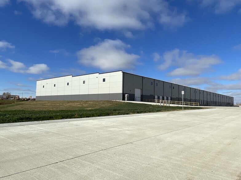 More Photos Of 5400 Career Ave, Sioux Falls Industrial For Lease