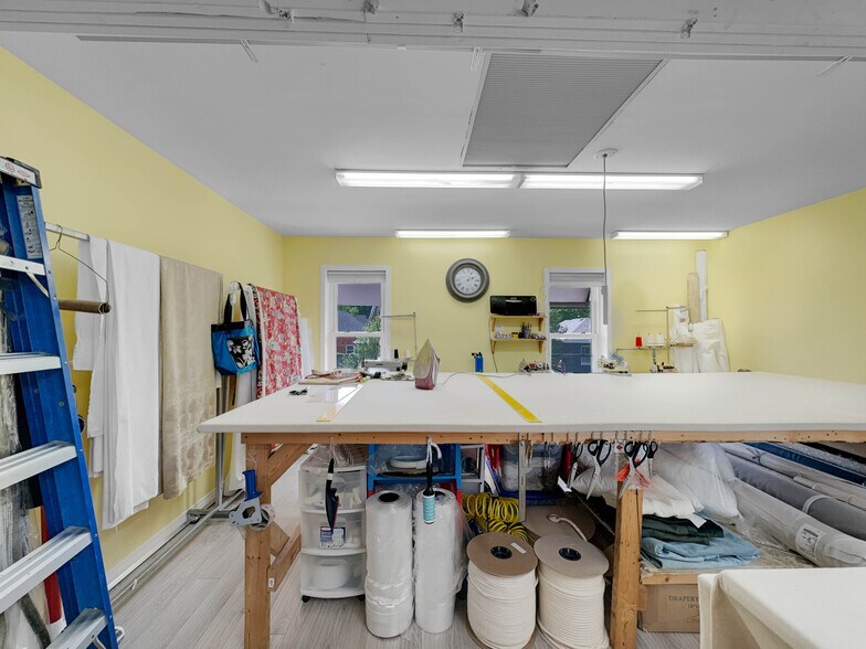 More Photos Of 273-275 Brant Av, Brantford Office For Sale