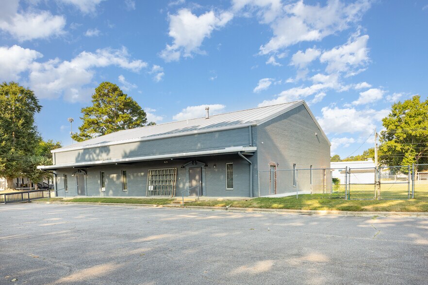 More Photos Of 420 Paul St, Rocky Mount Specialty For Lease