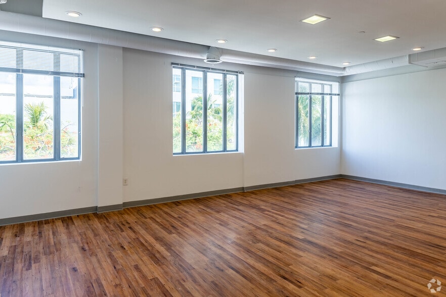 More Photos Of 420 Lincoln Rd, Miami Beach Loft Creative Space For Lease
