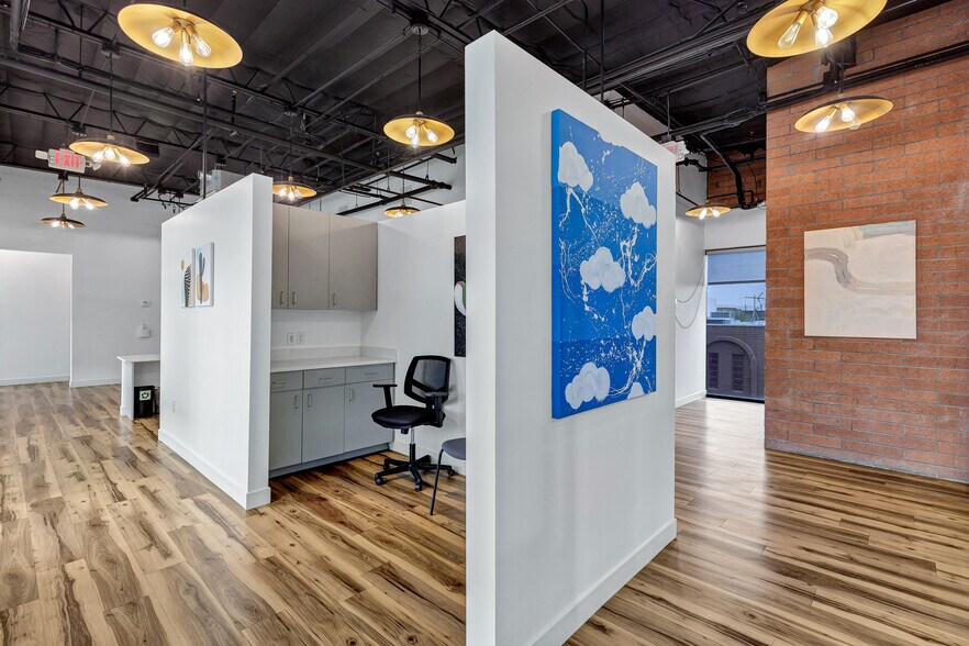 More Photos Of 2727 N 3rd St, Phoenix Office For Sale