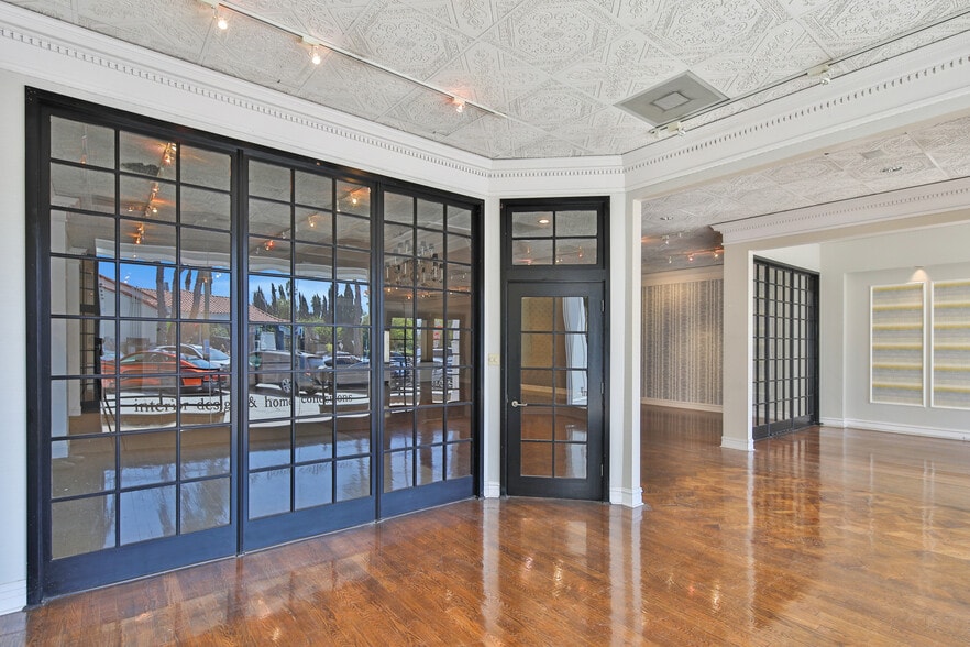 More Photos Of 11628-11632 Barrington Ct, Los Angeles Storefront Retail Office For Lease