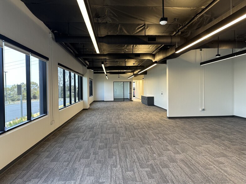 More Photos Of 8985 Crestmar Pt, San Diego Manufacturing For Lease