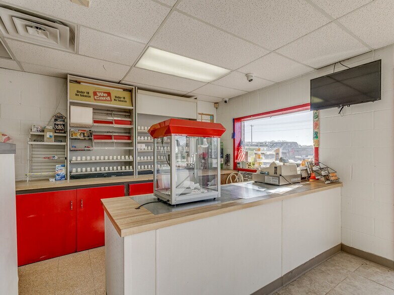 More Photos Of 1221 N 8th Ave, Stroud Convenience Store For Sale