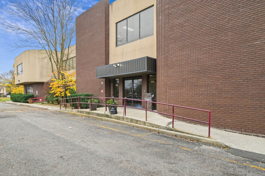 More Photos Of 1553 State Route 27, Somerset Medical For Sale