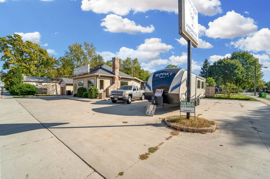 More Photos Of 2235 Wisconsin Ave, New Holstein Freestanding For Sale