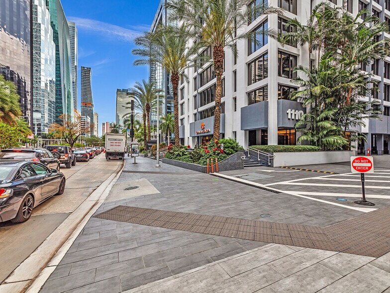 More Photos Of 1110 Brickell Ave, Miami Office For Lease