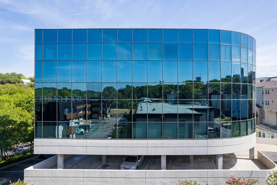 More Photos Of 1301 W 25th St, Austin Office For Lease