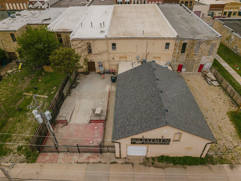 More Photos Of 830 N Kansas Ave, Topeka Bar For Sale