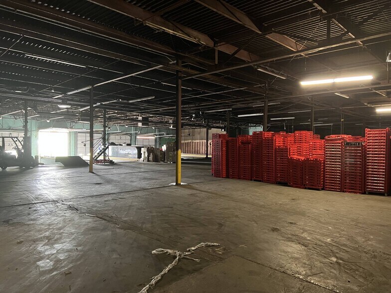 More Photos Of 9511 W Depot St, Yorktown Warehouse For Lease