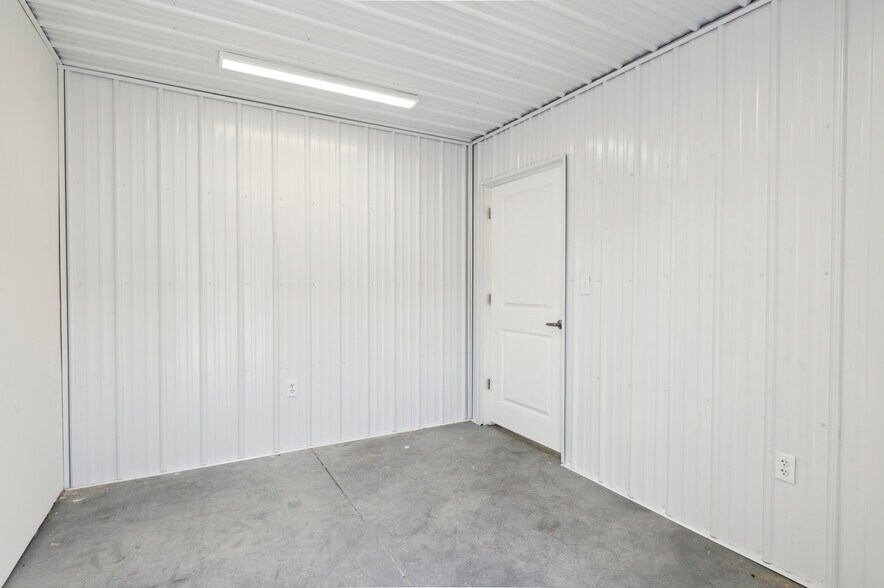 More Photos Of 1600 Porter Rd, Bear Distribution For Lease