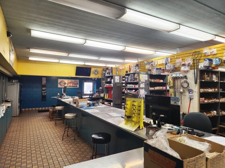 More Photos Of 9947 W Carmen Ave, Milwaukee Flex For Sale