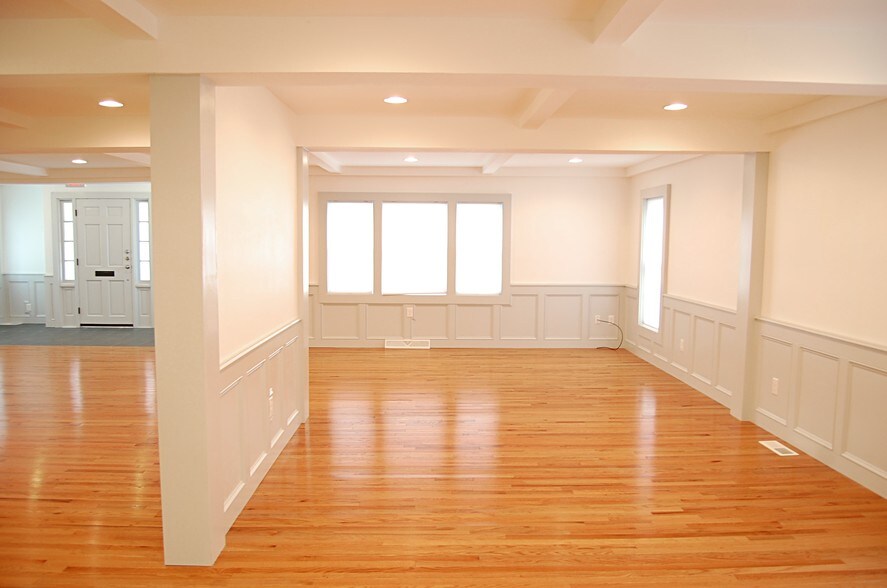 More Photos Of 389 Worcester Rd, Framingham Freestanding For Lease
