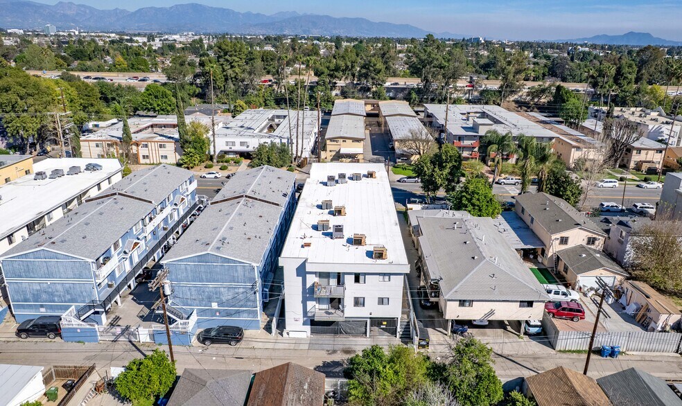 More Photos Of 7437 Haskell Ave, Van Nuys Apartments For Sale