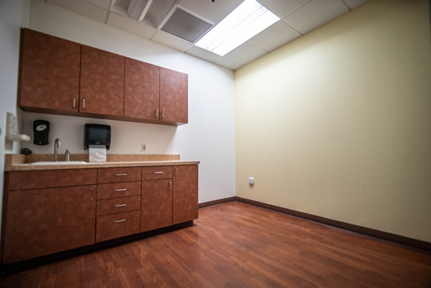 More Photos Of 10240 W Indian School Rd, Phoenix Medical For Lease