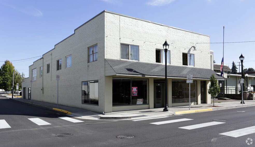 More Photos Of 108 Ross St, Molalla General Retail For Lease