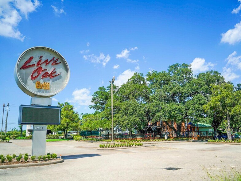 10444 Hempstead Rd, Houston, TX 77092 Retail For Lease