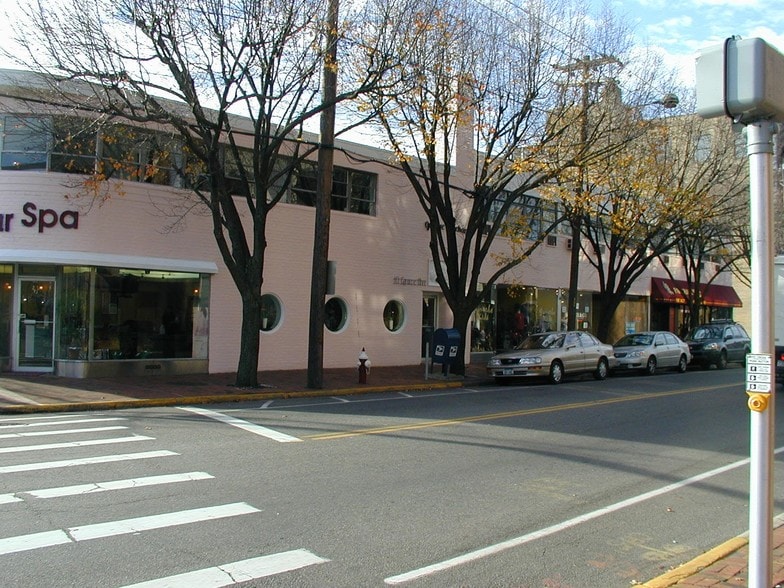 Primary Photo Of 10 Bond St, Great Neck Storefront Retail Office For Lease