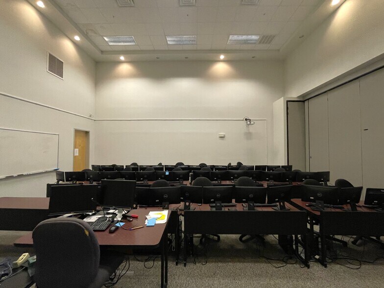 More Photos Of 5402 W Laurel St, Tampa Loft Creative Space For Sale