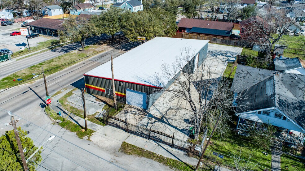 More Photos Of 4701 Sherman St, Houston Auto Repair For Sale