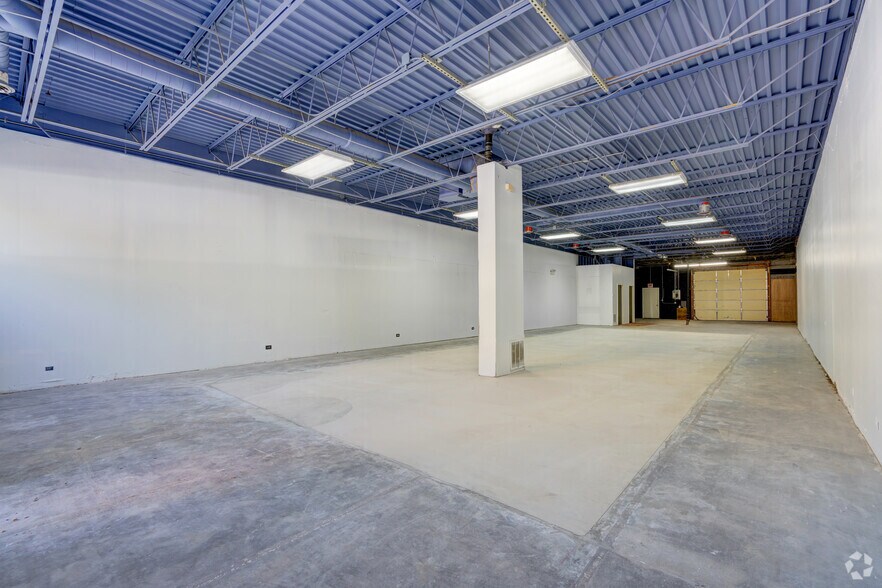 More Photos Of 2133 W Division St, Chicago Storefront For Lease