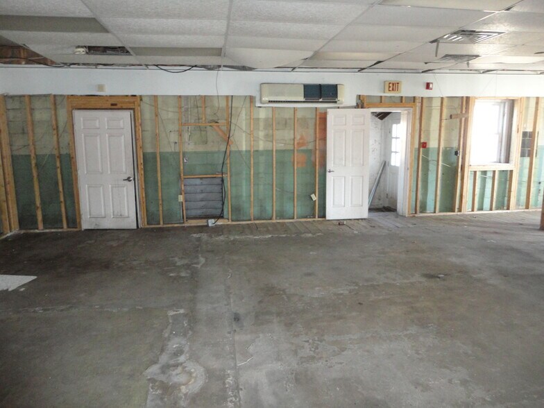 More Photos Of 10 Church St, Wilmington Office Residential For Sale