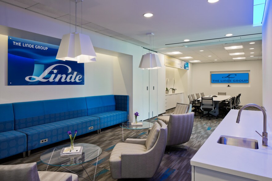 More Photos Of 12140 Wickchester Ln, Houston Office For Lease