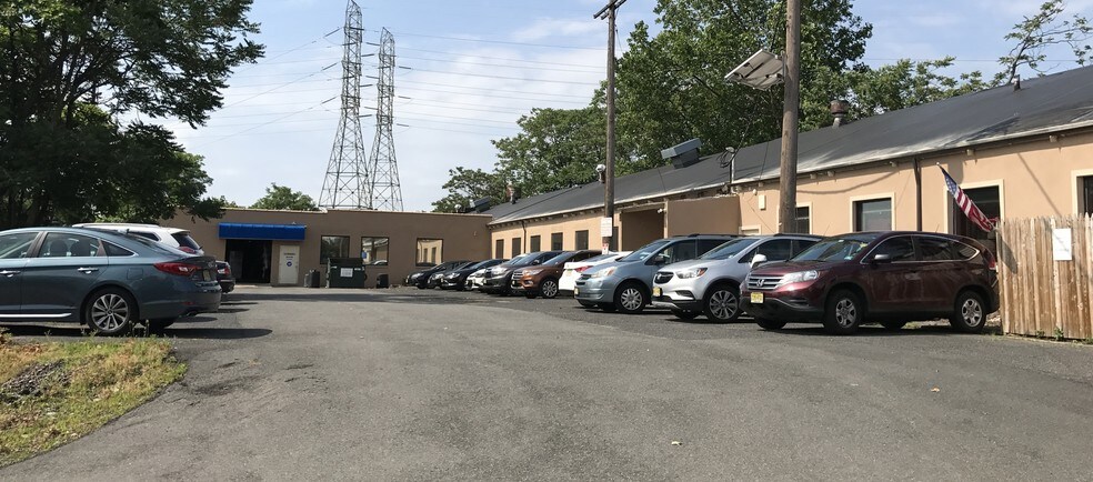 More Photos Of 681 Main St, Belleville Warehouse For Lease