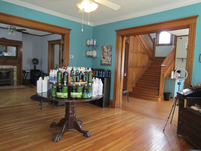 More Photos Of 30 Taylor St, Troy Freestanding For Sale