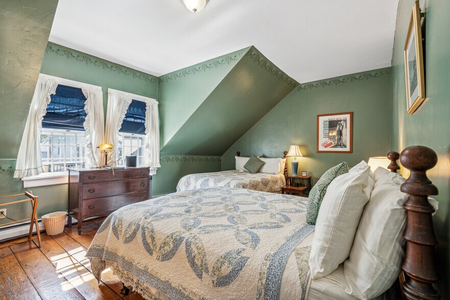 More Photos Of 9 Main St, Lyme Hospitality For Sale