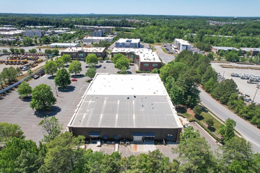 More Photos Of 10624 Metromont Pky, Charlotte Showroom For Lease