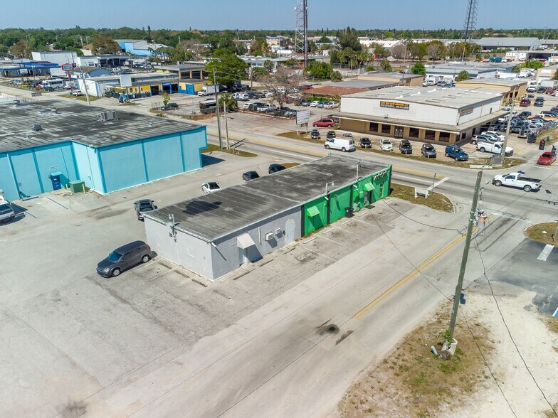 More Photos Of 2578 Fowler St, Fort Myers Freestanding For Lease