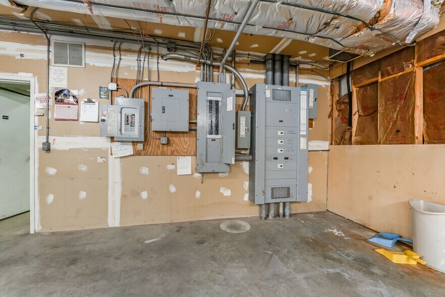 More Photos Of 6412 National Rd E, Richmond Distribution For Sale