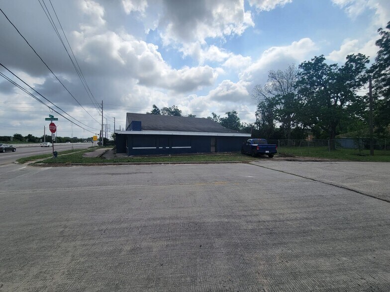 More Photos Of 14201 Main St, Houston Restaurant For Lease