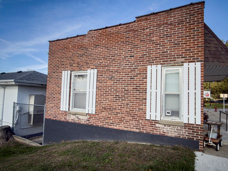 More Photos Of 138 N Linden St, Lamoni General Retail For Sale