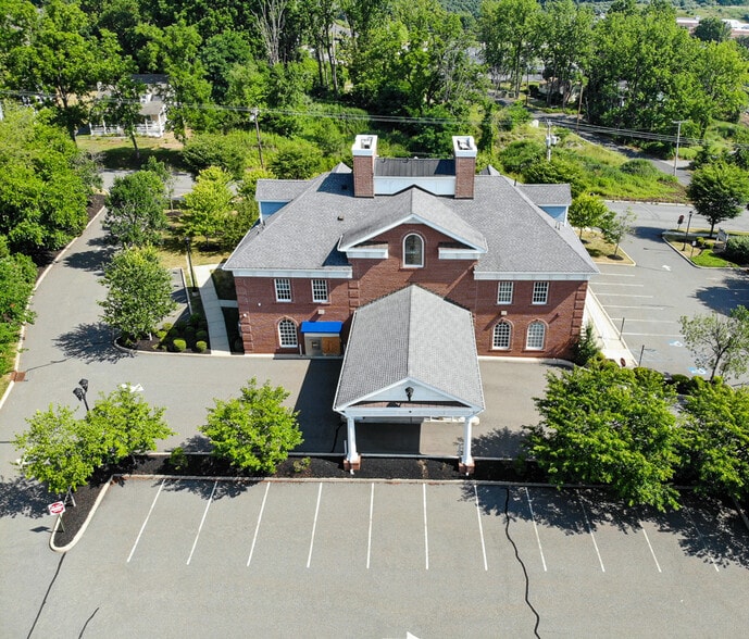 More Photos Of 178 Center St, Clinton Township Medical For Lease
