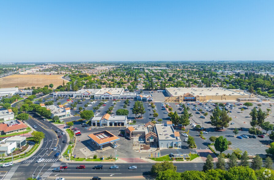More Photos Of 1645 Countryside Dr, Turlock Unknown For Lease