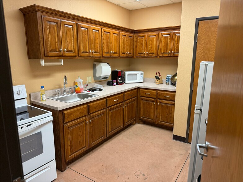 More Photos Of 4009 S Thomas Rd, Oklahoma City Warehouse For Sale