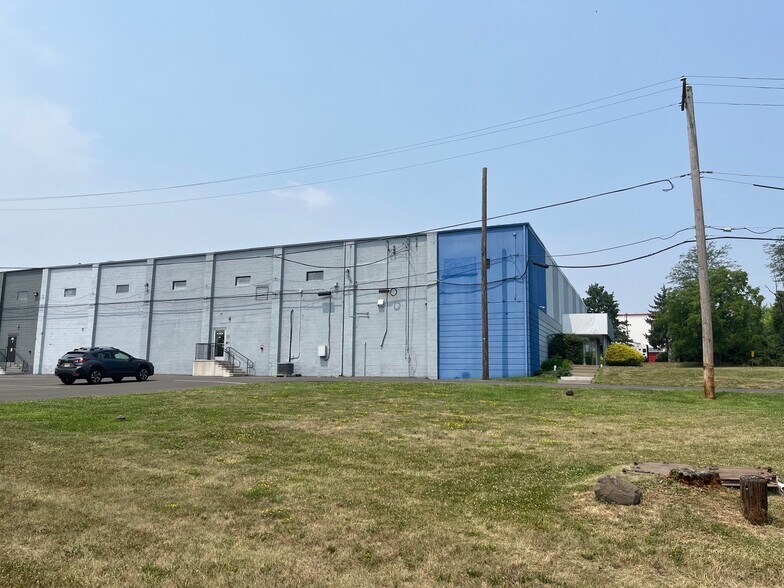 More Photos Of 1050 Bethlehem Pike, North Wales Showroom For Lease