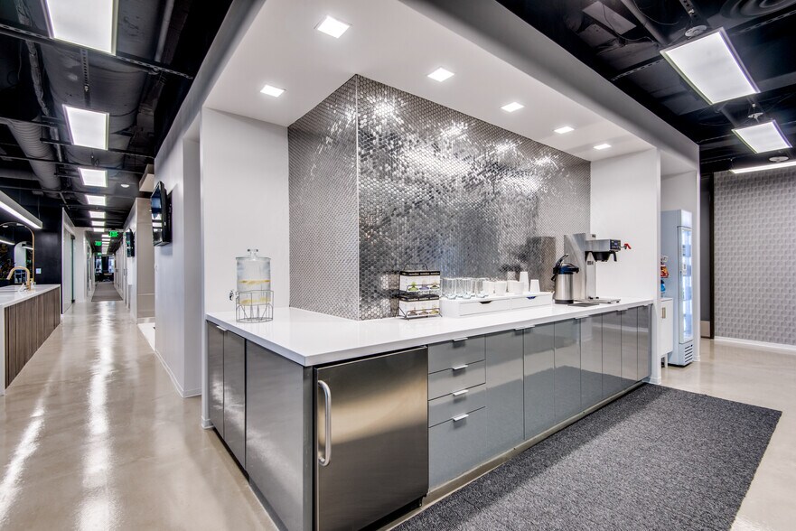 More Photos Of 511 E John Carpenter Fwy, Irving Coworking Space