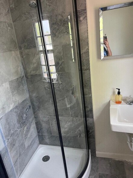 More Photos Of 708 Willow St, Southampton Office For Lease