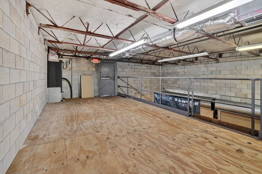 More Photos Of 13 SW 10th St, Deerfield Beach Flex For Lease
